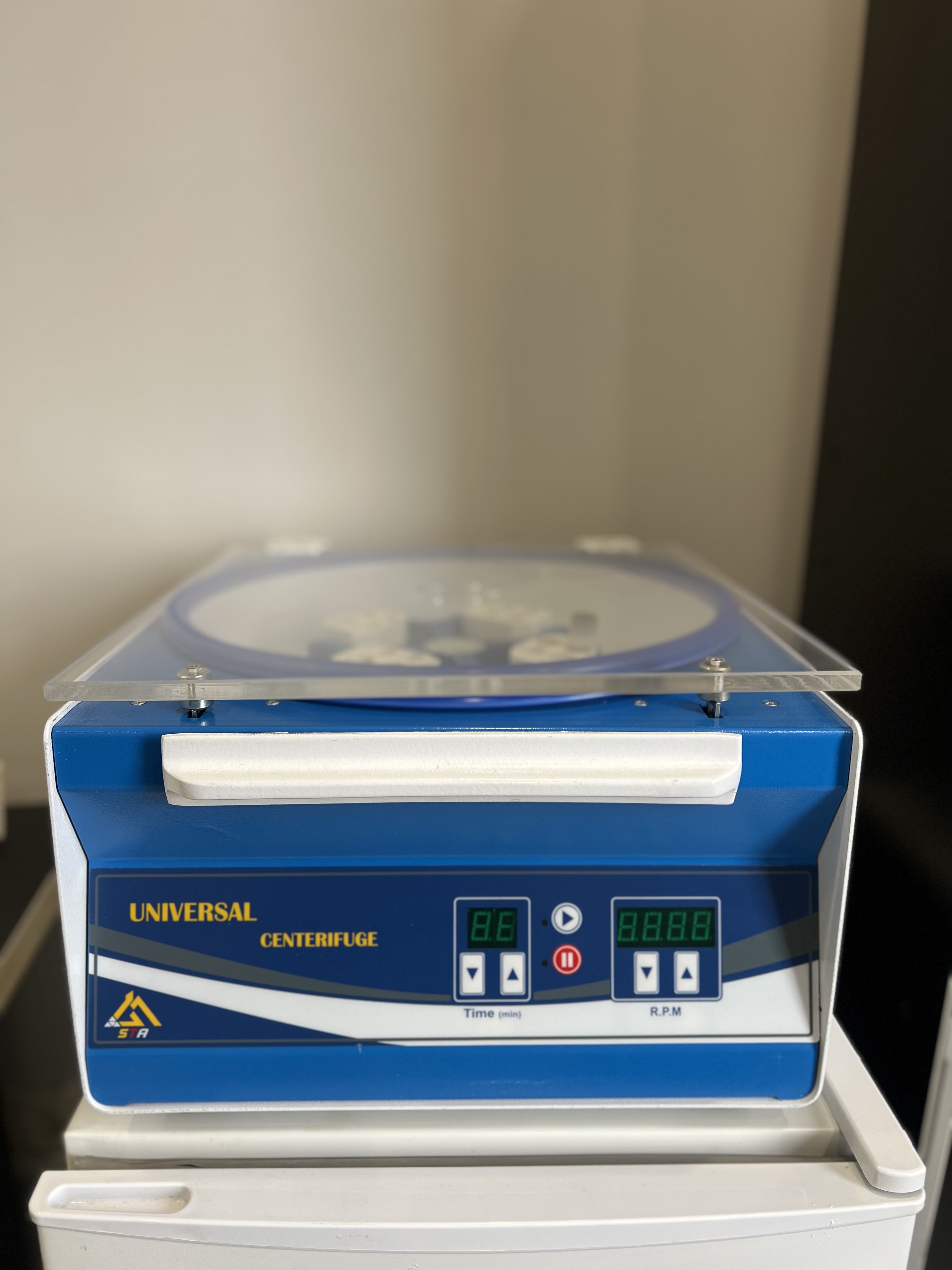 دستگاه سانتزیفیوژ ۸ لوله